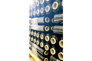 Czarna folia stretch ręczna 50 cm, rolka 3 kg – ochrona i pakowanie towaru